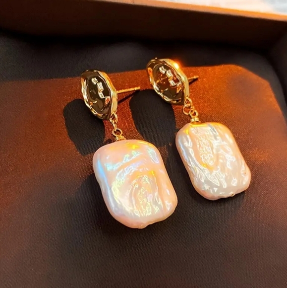 Elegant Dangle Earrings 18k Gold Plated Inlaid Freshwater Baroque Pearl. - Picture 3 of 6